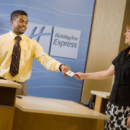Holiday Inn Express & Suites Alexandria - Fort Belvoir By Ihg Extérieur photo