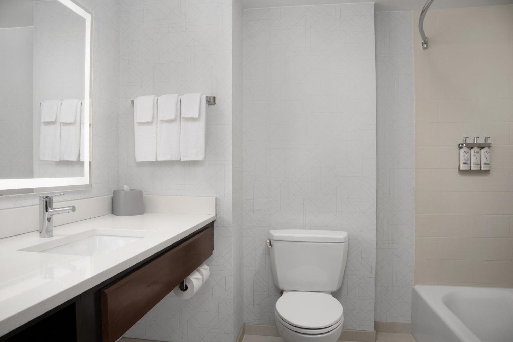 Holiday Inn Express & Suites Alexandria - Fort Belvoir By Ihg Extérieur photo