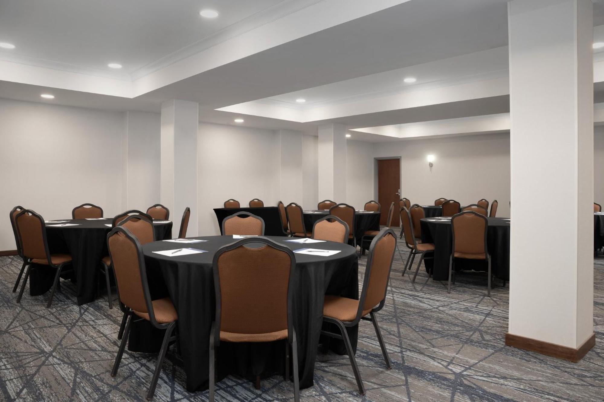 Holiday Inn Express & Suites Alexandria - Fort Belvoir By Ihg Extérieur photo