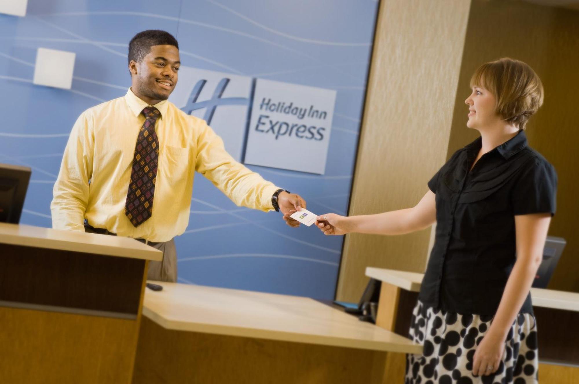 Holiday Inn Express & Suites Alexandria - Fort Belvoir By Ihg Extérieur photo